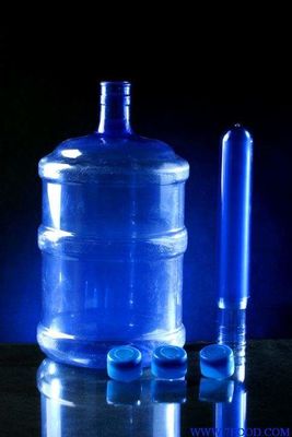 プラスチック ペットびんの横の射出成形機械300ml生産ライン